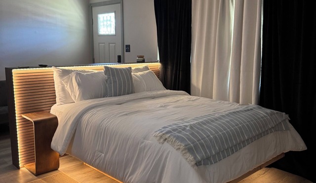 Welcoming 1-bedroom apartment with AC in central Merced Ashluxeliving in Merced