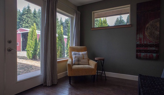 Wellness Sanctuary in Eugene with 5 acres of land and spacious Living Spaces. in Eugene