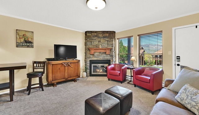 Wolfstone Basecamp | Cozy Eden Condo with Pool & Hot Tub in Eden