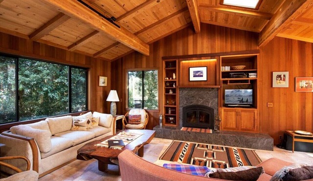 Woodhaven | MCM Inspired Getaway w/Amazing Views in Inverness