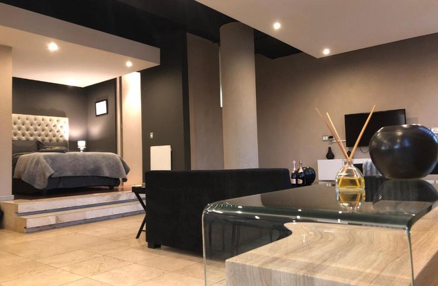 1611: The Franklin Luxury Suites