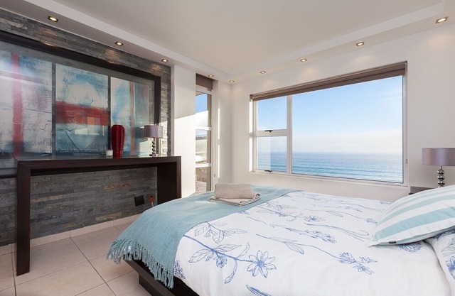3 bedroom with beautiful views ★The Waves By the Beach ★ Ace location