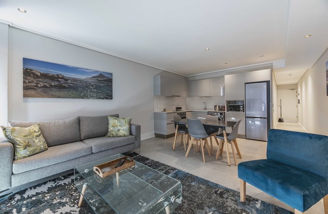 604 The Cosmopolitan... Luxury Sea Point!