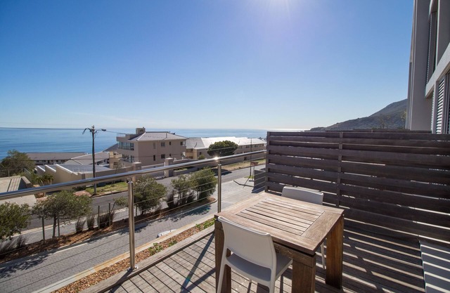 Camps Bay Luxury studio apartment - The Crystal