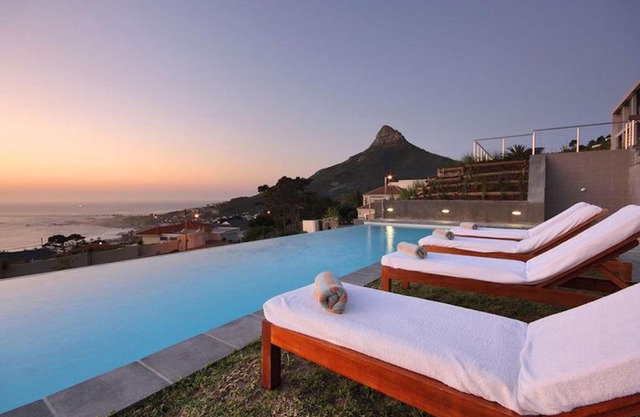 Camps Bay studio apartment - luxurious with stunning sea view