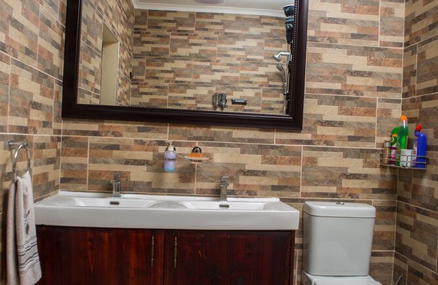 Dyna Guest House: Deluxe Queen Suite