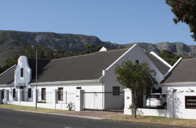 Hermanus Dorpshuys Guesthouse