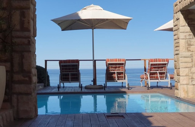 HoneyMoon Suit in Brenton On The Rocks