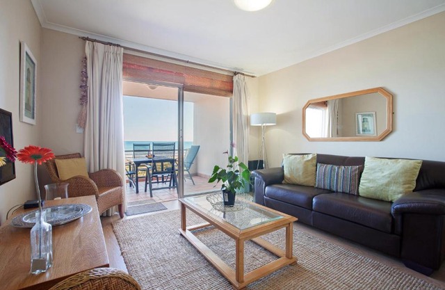 Leisure Bay 225 by CTHA