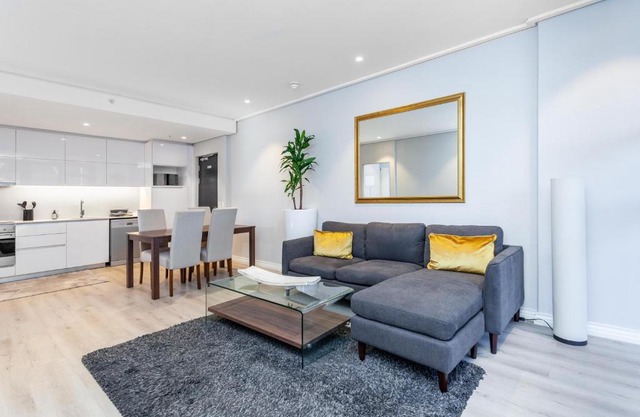 Luxuriuous 1 Bedroom in 16 on Bree