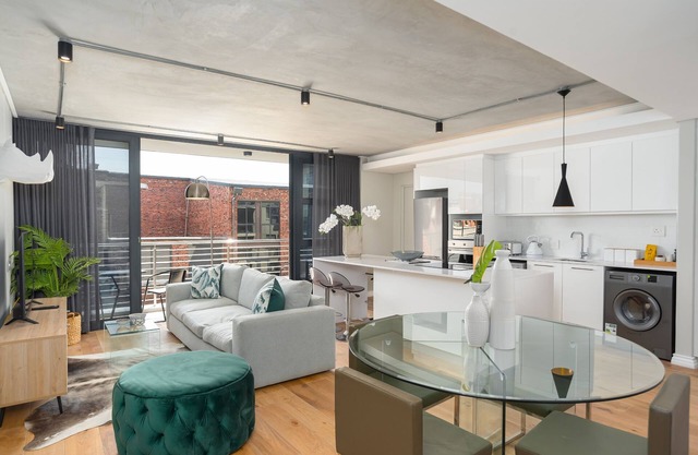 Modern 2 Bedroom Apartment in De Waterkant