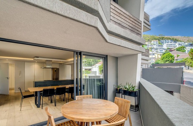 Modern Apartment in Sea Point (G on S)