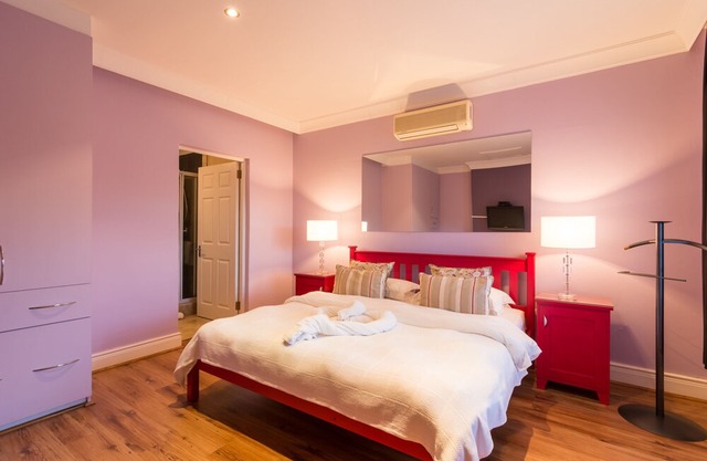 Pink Rose Guesthouse & Spa | FOR MEN ONLY | Room 4