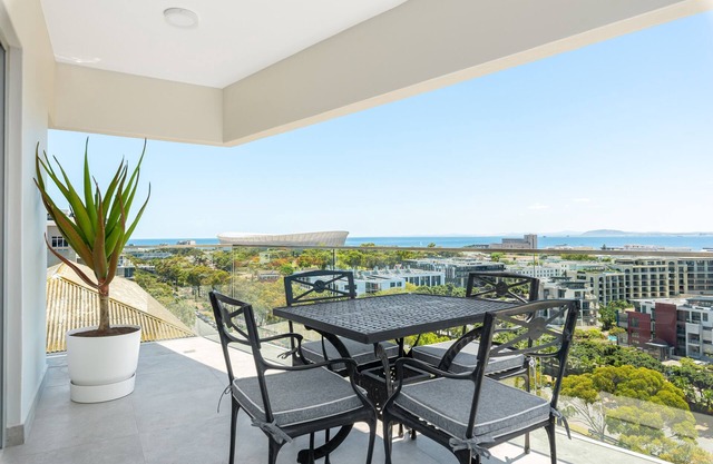 Point Break | Luxe Apartment | Views | Balcony