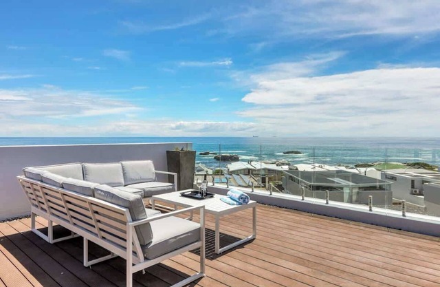 Rocha - Chic Villa, 150m to Beach, Pool, Roof Deck