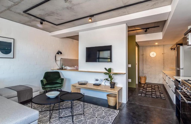 Spacious 1 Bed Studio in Bo-Kaap with Table Mountain Views
