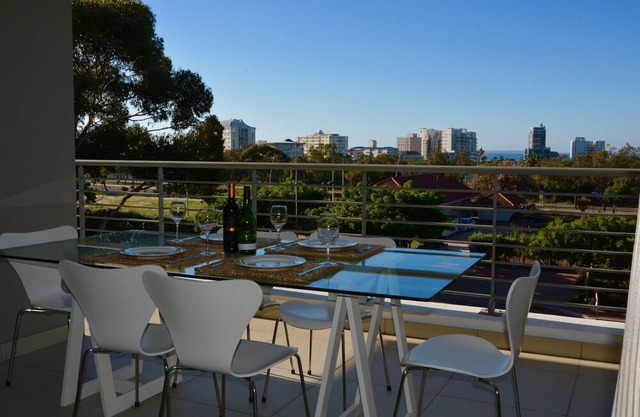 Spacious and Modern 2 Bedroom Apartment in Green Point