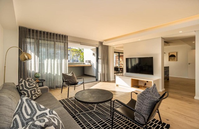 Stunning 3-Bed Apartment w/Balconies Pool in Cape Town