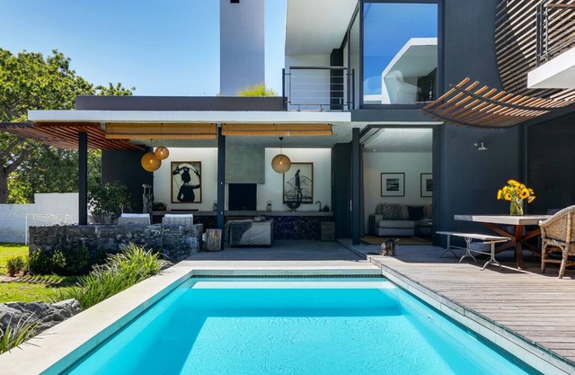 Stunning 3 bedroom en-suite Constantia home