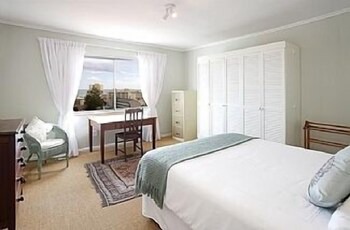Top Corner Apartment With Views To Robben Island And Table Mountain