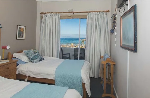 Tranquil sea-view escape