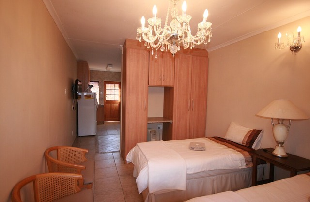 Twin Self-Catering Accommodation in Johannesburg, Fourways
