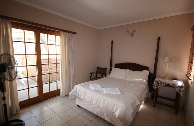 Two Bedroom Self-Catering Unit in Johannesburg, Fourways (Sleep 4)