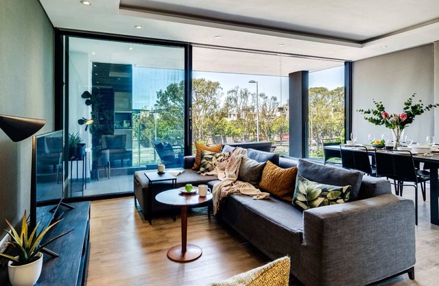 Urban Chic Apartment close to Waterfront Warwick