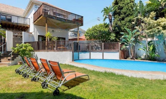 Sea Point Apartment | 1 Bed apartment in beautiful Planet Africa