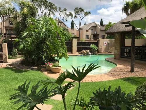 Greater Johannesburg Metropolitan Area Apartment | 100 m² Apartment ∙ 2 bedrooms ∙ 6 guests