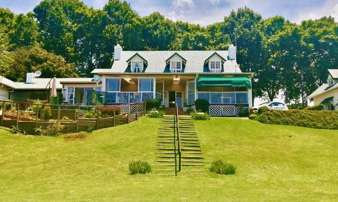 Hilton Bed & Breakfast | 100 m² Bed and breakfast ∙ 3 bedrooms ∙ 127 guests