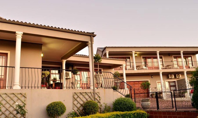 Jeffreys Bay Bed & Breakfast | 100 m² Bed and breakfast ∙ 3 bedrooms ∙ 127 guests