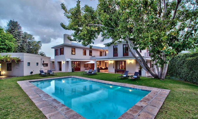 Constantia Bed & Breakfast | 100 m² Bed and breakfast ∙ 2 bedrooms ∙ 10 guests