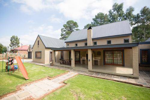 Dullstroom House | 100 m² House ∙ 5 bedrooms ∙ 12 guests
