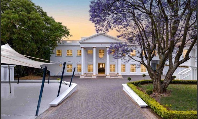 Greater Johannesburg Metropolitan Area House | 1000 m² House ∙ 4 bedrooms ∙ 9 guests