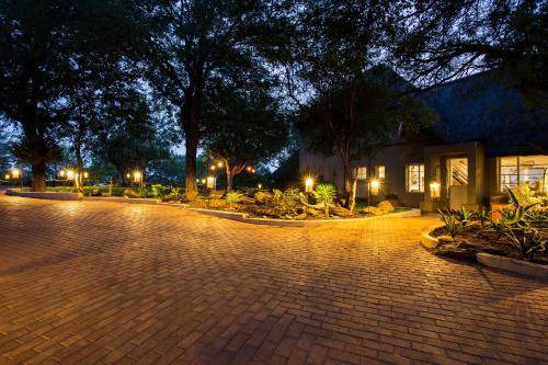 Maruleng Cabin | 10000 m² Lodge ∙ 4 bedrooms ∙ 10 guests