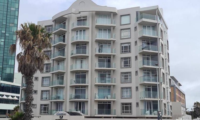 Pollok Beach Apartment | 101 m² Apartment ∙ 2 bedrooms ∙ 5 guests