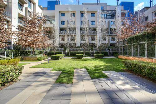 Greater Johannesburg Metropolitan Area Apartment | 110 m² Apartment ∙ 2 bedrooms ∙ 4 guests