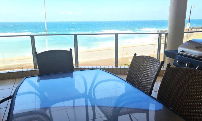 Margate Beach Apartment | 120 m² Apartment ∙ 3 bedrooms ∙ 6 guests
