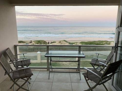 Pollok Beach Apartment | 120 m² Apartment ∙ 2 bedrooms ∙ 4 guests