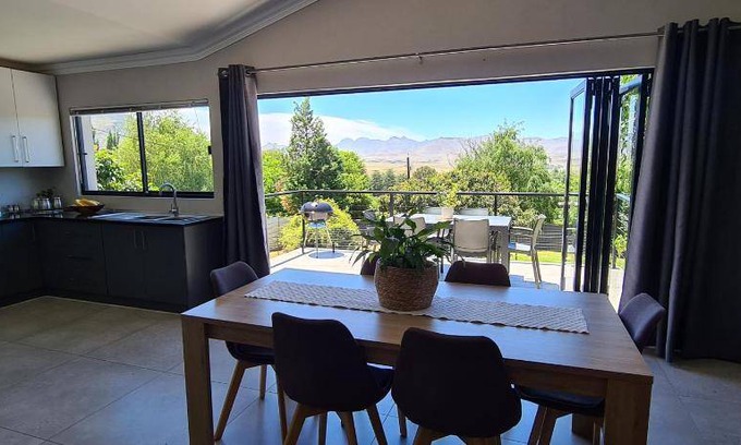 Clarens Apartment | 120 m² Apartment ∙ 3 bedrooms ∙ 6 guests