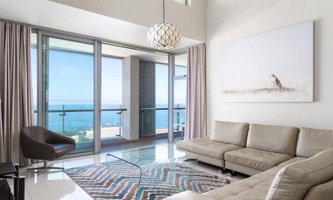 Camps Bay Apartment | 120 m² Apartment ∙ 1 bedroom ∙ 6 guests