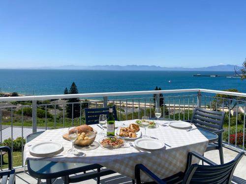 Redhill House | 120 m² House ∙ 2 bedrooms ∙ 4 guests