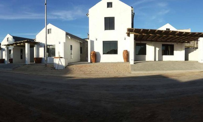 Port Nolloth Ski Chalet | 122 m² Chalet ∙ 2 bedrooms ∙ 4 guests