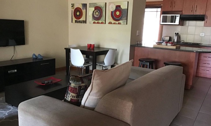 Bloemfontein House | 125 m² House ∙ 2 bedrooms ∙ 4 guests