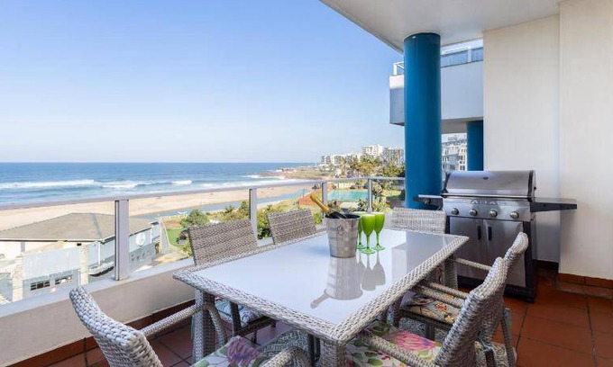 Margate Beach Apartment | 130 m² Apartment ∙ 4 bedrooms ∙ 8 guests