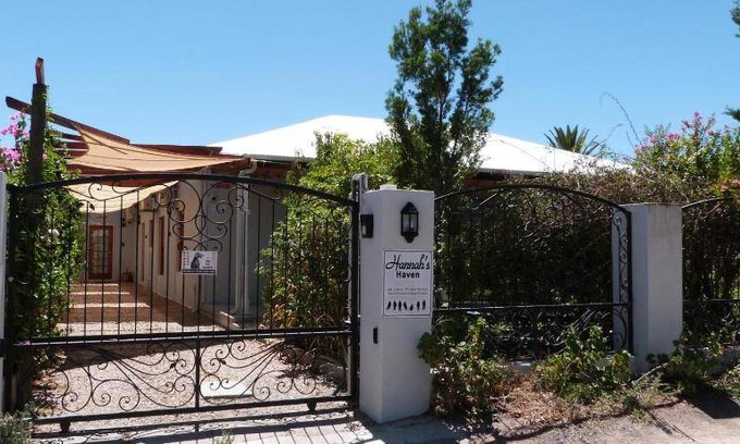 Beaufort West Bed & Breakfast | 135 m² Bed and breakfast ∙ 3 bedrooms ∙ 6 guests