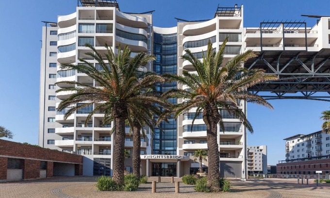 Century City Apartment | 140 m² Apartment ∙ 3 bedrooms ∙ 7 guests