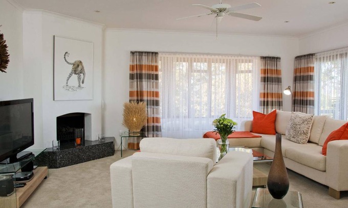 Somerset West Apartment | 140 m² Apartment ∙ 1 bedroom ∙ 2 guests
