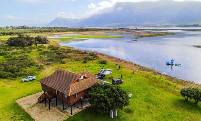 Overstrand House | 140 m² House ∙ 3 bedrooms ∙ 8 guests
